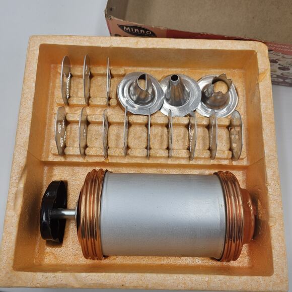 Mirro 1960 Vintage Aluminum Spritz Cookie Pastry Press 12 Blades 3 Tips Capers - Picture 2 of 4